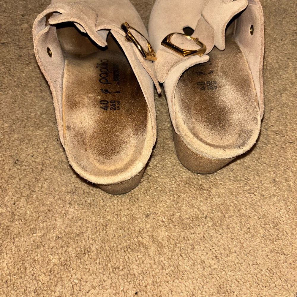 Papillio (Birkenstock) Light Tan Suede Clogs with Gold Buckle - Picture 2 of 8